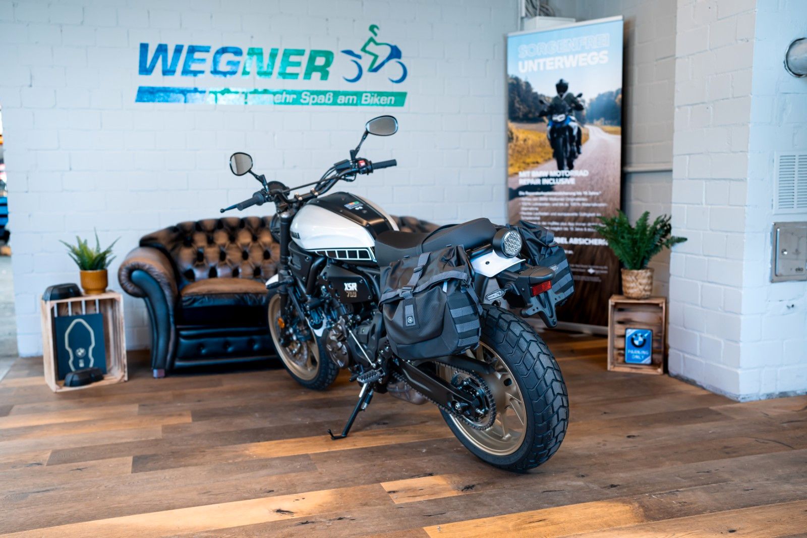 Fahrzeugabbildung Yamaha XSR 700 2023 Legacy  incl. Satteltaschen