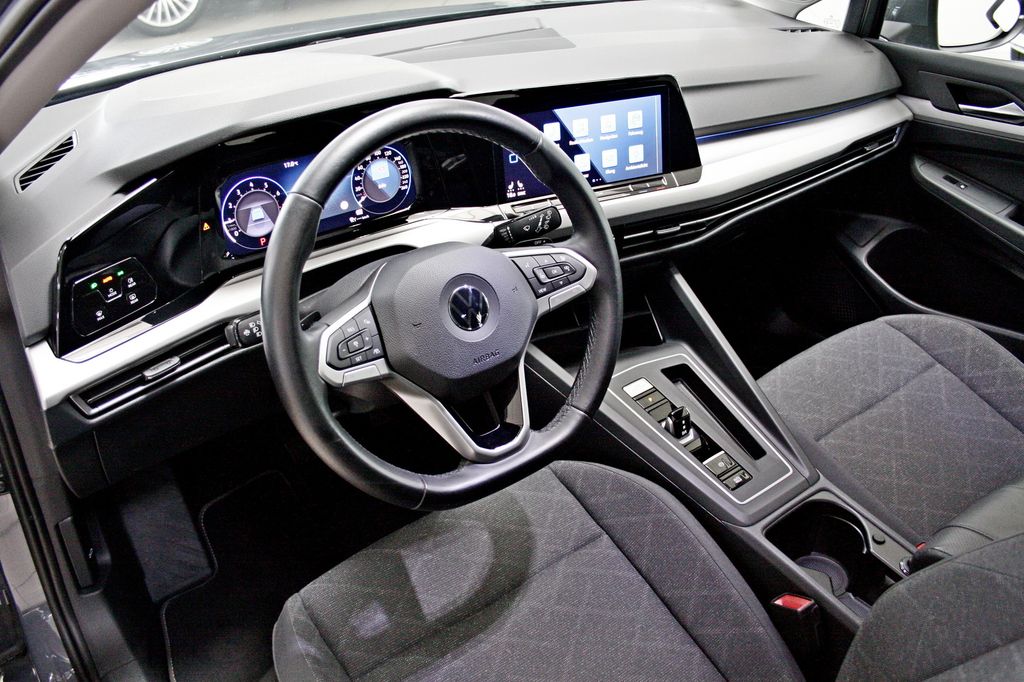Volkswagen Golf VIII 1.0 TSI DSG Life NAVI LED ACC SITZHZG