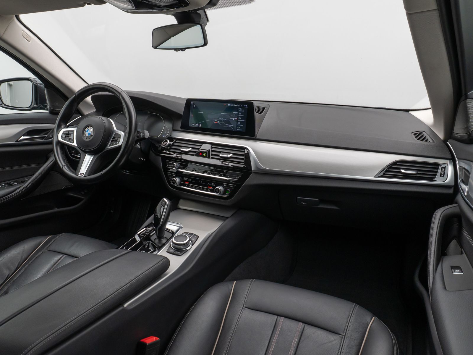 Fahrzeugabbildung BMW 520d xD Kamera HUD DAB H/K Fernlichtassist Alarm
