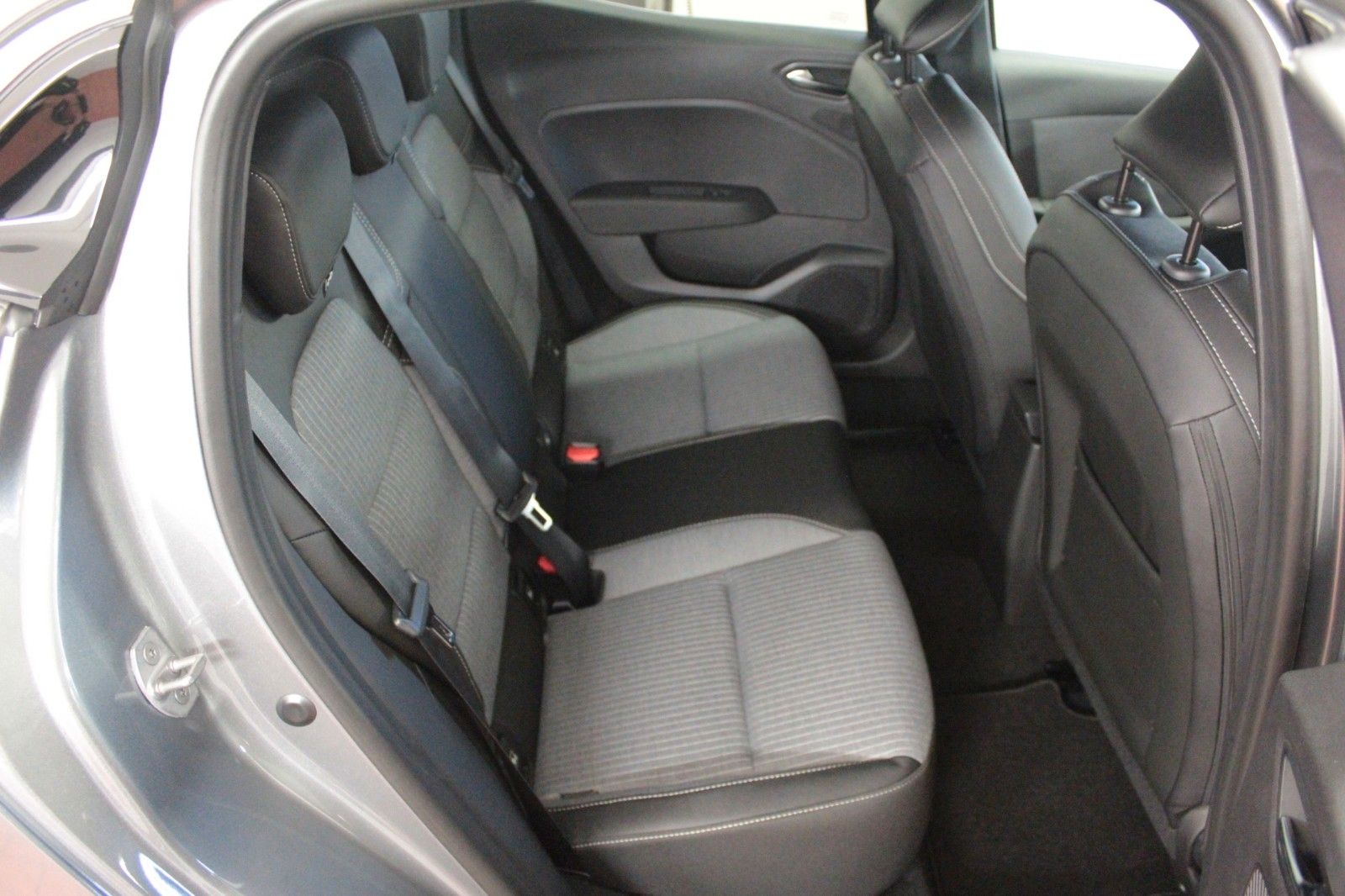 Fahrzeugabbildung Renault Clio TCe 90 Techno *Look-Paket*Winter-Paket*