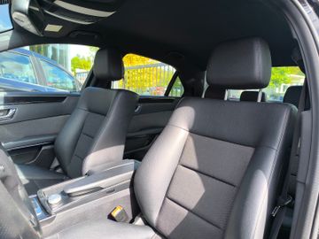 Mercedes E 220 - 12