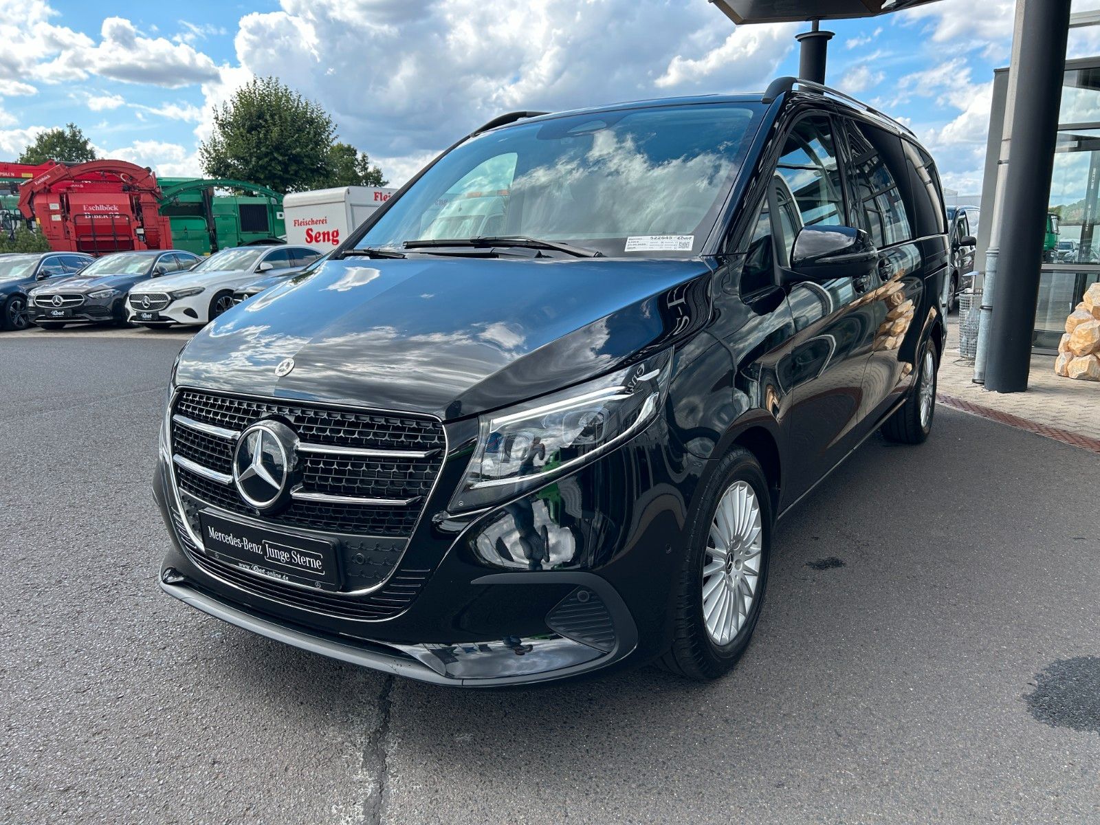 Fahrzeugabbildung Mercedes-Benz V 220 d STYLE AHK2,5to DISTRONIC 360 MULTIBEAM