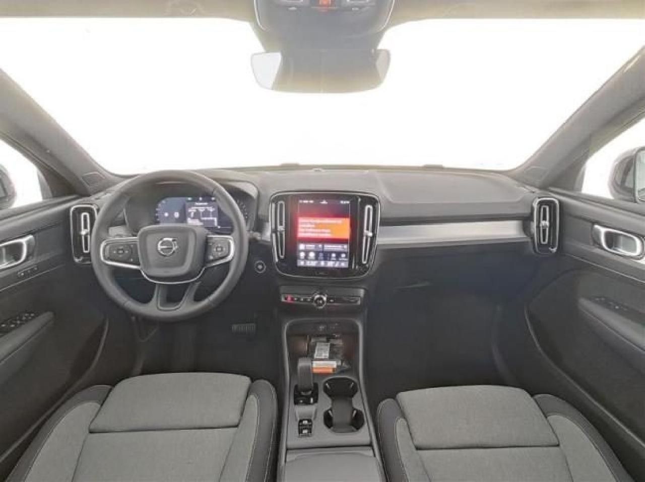 Fahrzeugabbildung Volvo XC40 B3 Benzin Core 2WD