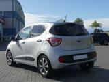 Hyundai i10 1.2 Passion + Navi Sitzheizung Android Apple - mit Benzin-Antrieb: Grau, Scheckheftgepflegt, Kleinwagen