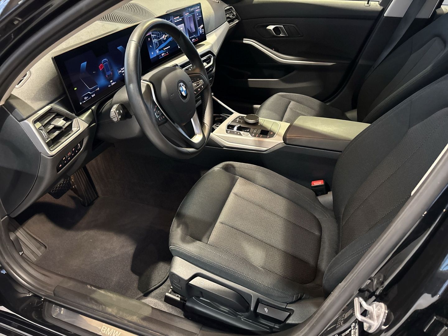 BMW 320 i Touring Sport-Aut.+LED+DAB+PDC+DIGITAL COC foto 14