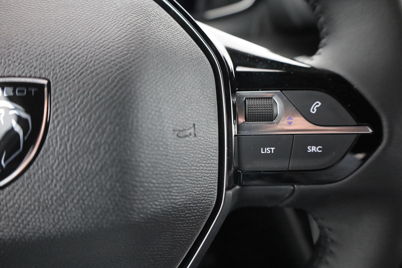 Peugeot 2008 1.2 PureTech LED ACC Kamera