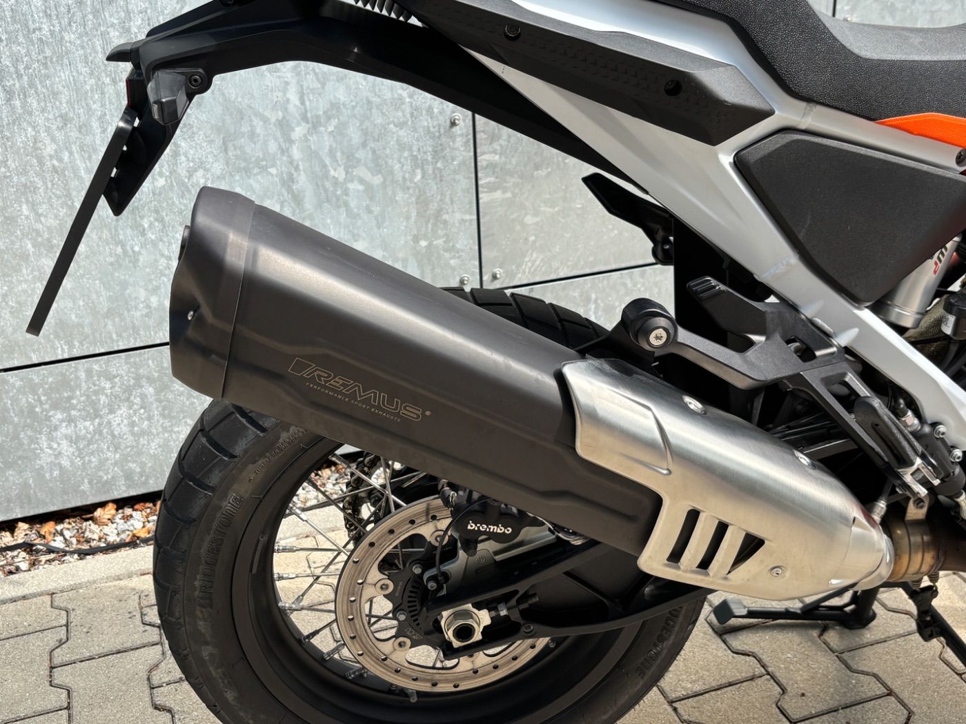 Fahrzeugabbildung KTM 1390 Super Adventure R Techpack, Remus