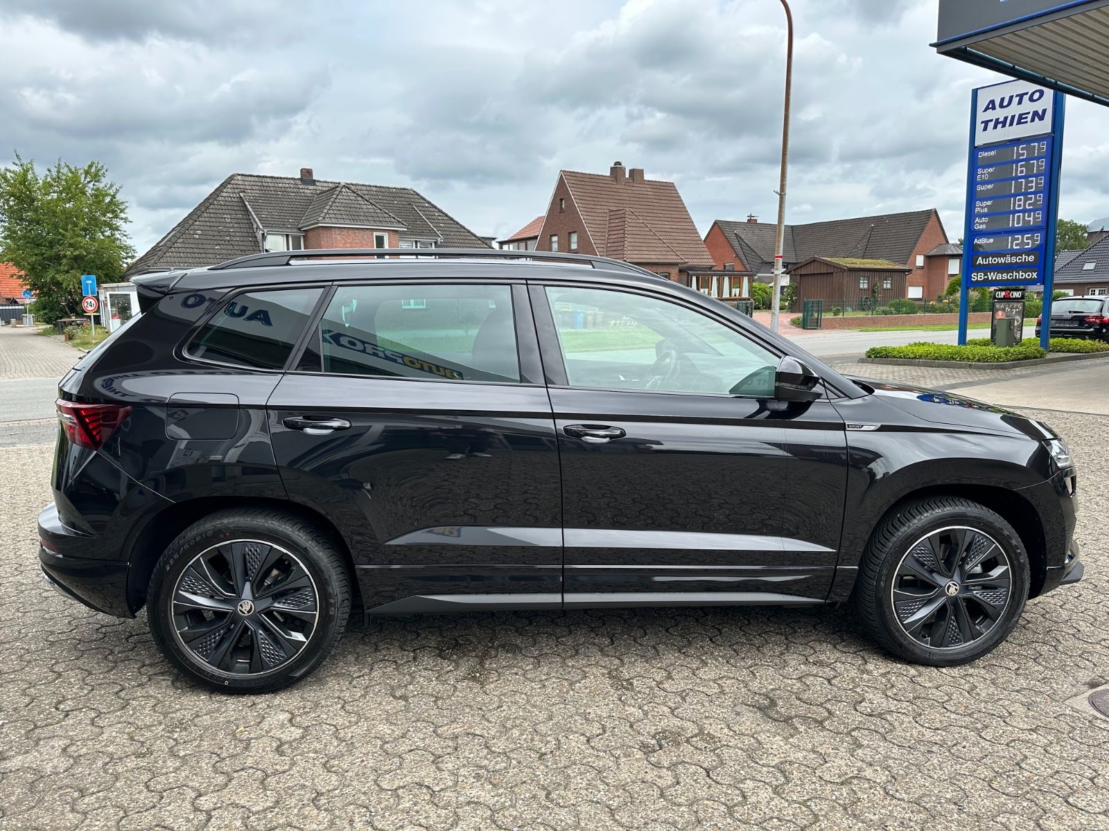 Fahrzeugabbildung SKODA Karoq 2.0 TSI Sportline 4x4 Pano/Matrix/ACC/Navi