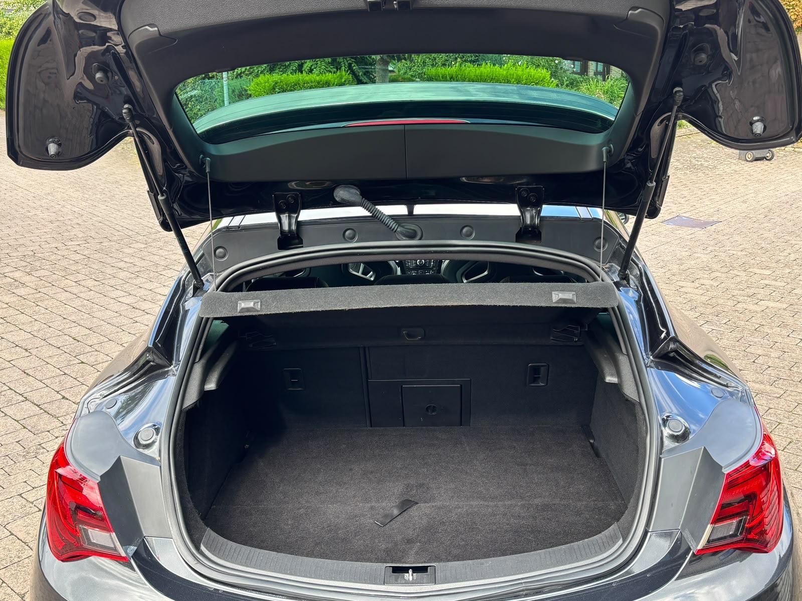 Opel Astra J GTC OPC 2.0 280ch - Carnet entretien - Sièges sport - Régulateur de vitesse - Suspension sport