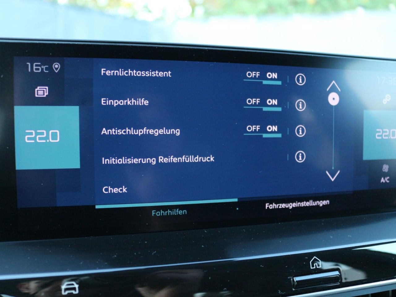 Fahrzeugabbildung Citroën ë-C4 SHINE 136