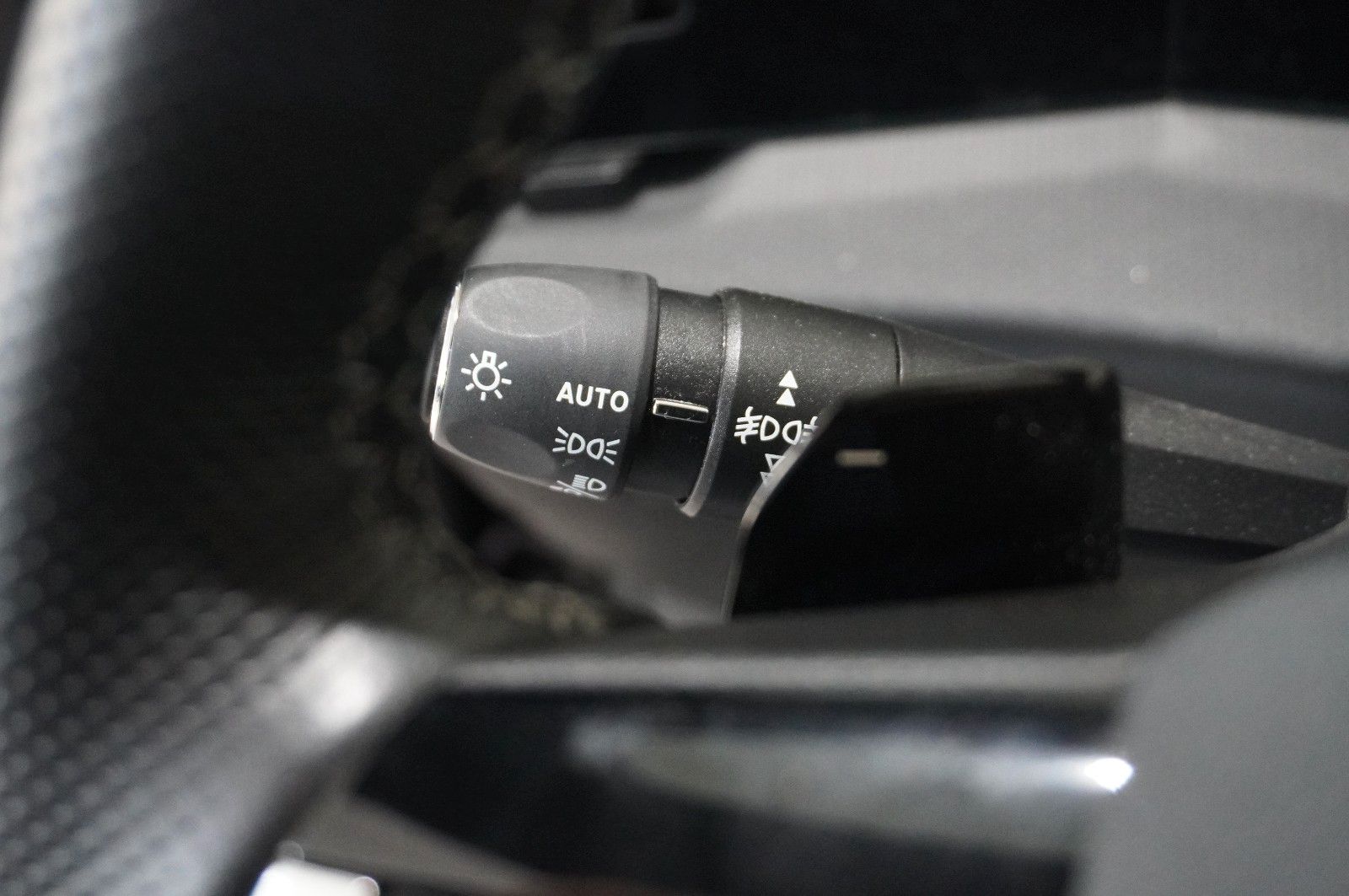 Fahrzeugabbildung Opel Astra L ST 1.2T ULTIMATE NAVI/LED/360°/VIRT/DAB+