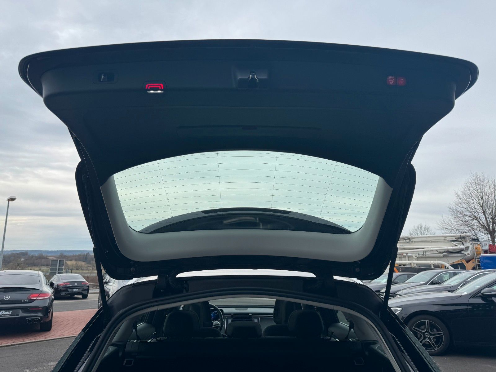 Fahrzeugabbildung Mercedes-Benz E 200 T Avantgarde Pano+AHK+R-Kamera+Keyless