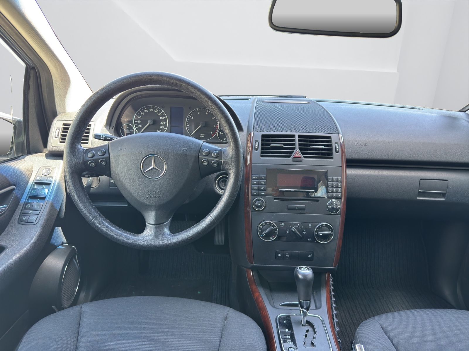 Fahrzeugabbildung Mercedes-Benz A 200*Klima*Sitzheiz*Bi-Xenon*Einparkhilfe*
