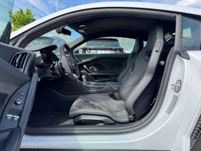 Fahrzeugabbildung Audi R8 5.2 FSI Performance Carbon Sportpaket Navi Le