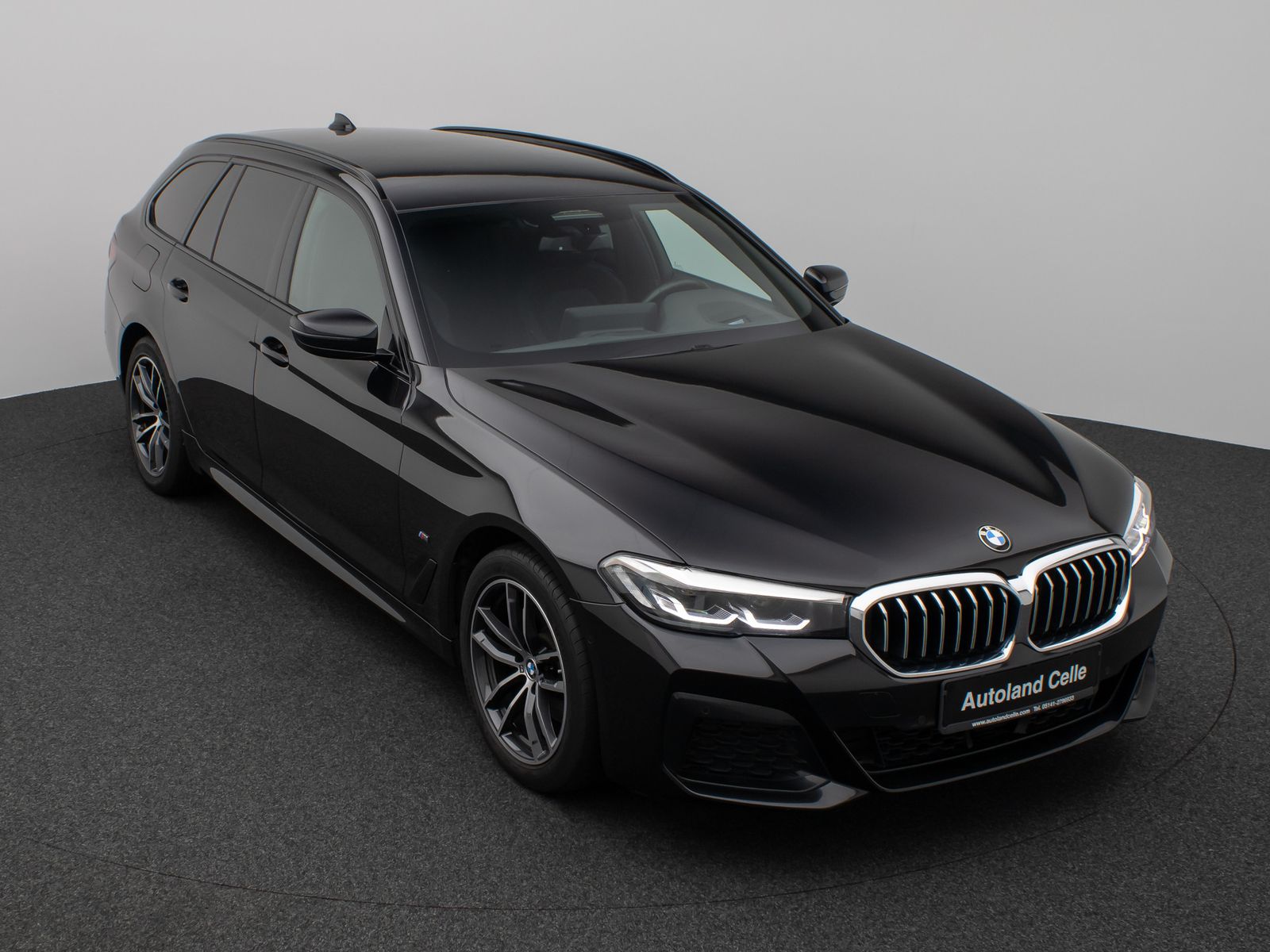 Fahrzeugabbildung BMW 520d xD M Sport Kamera HUD DAB HiFi Stop&Go AHK