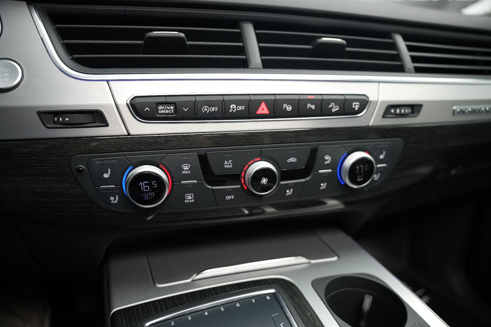 Fahrzeugabbildung Audi Q7 3.0 TDI *S-Line*Panorama*HUD*BOSE*R-Kamera*