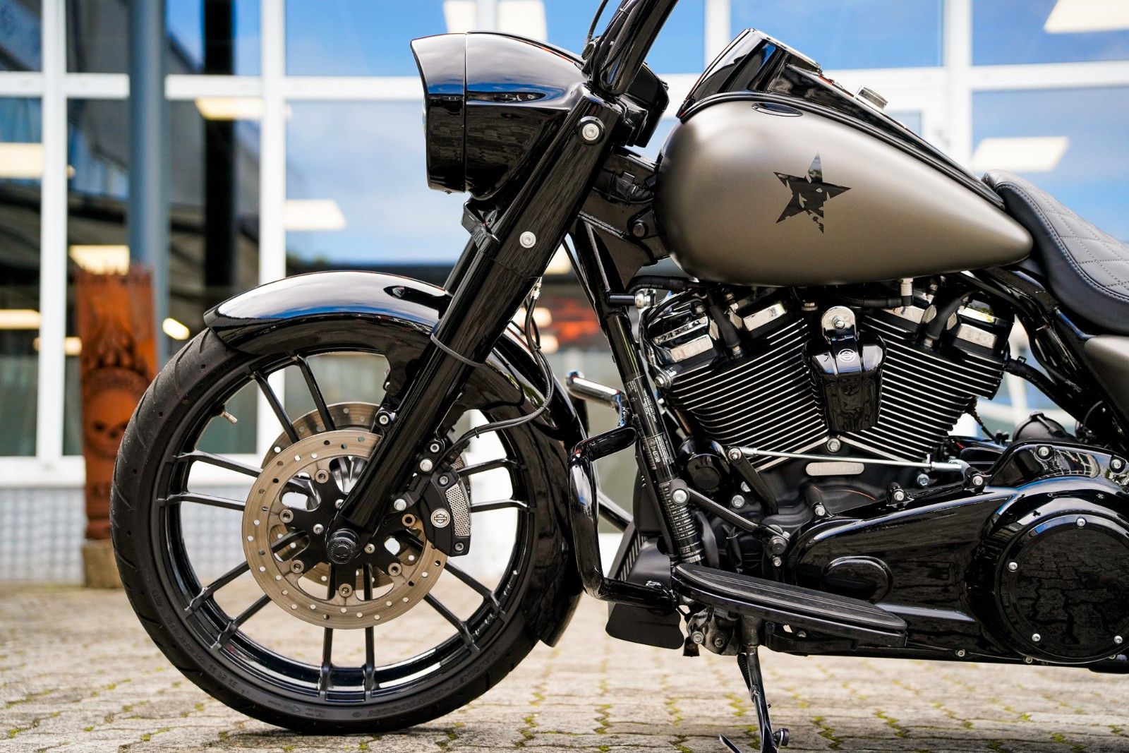 Fahrzeugabbildung Harley-Davidson FLHRXS ROAD KING SPECIAL 107 CUI - JEKILL&HYDE -