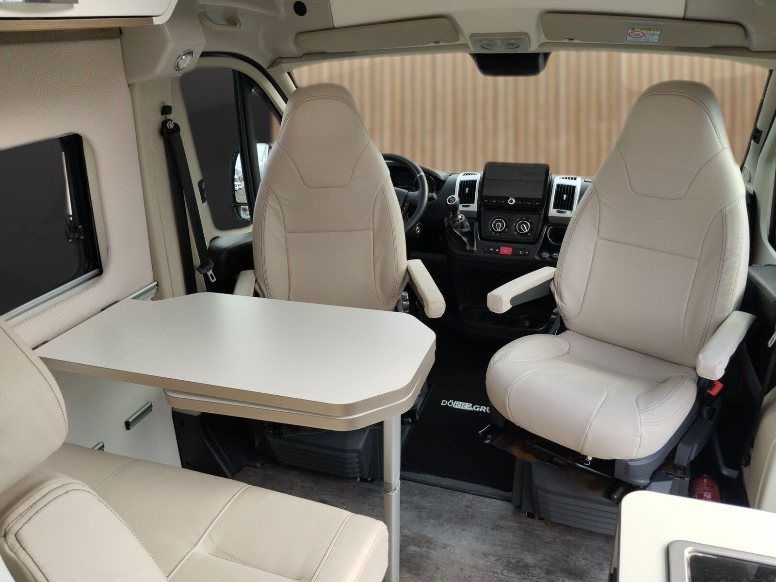 Fahrzeugabbildung Mooveo Campervan 63EB SAT/TV Markise Solar AHK Navi