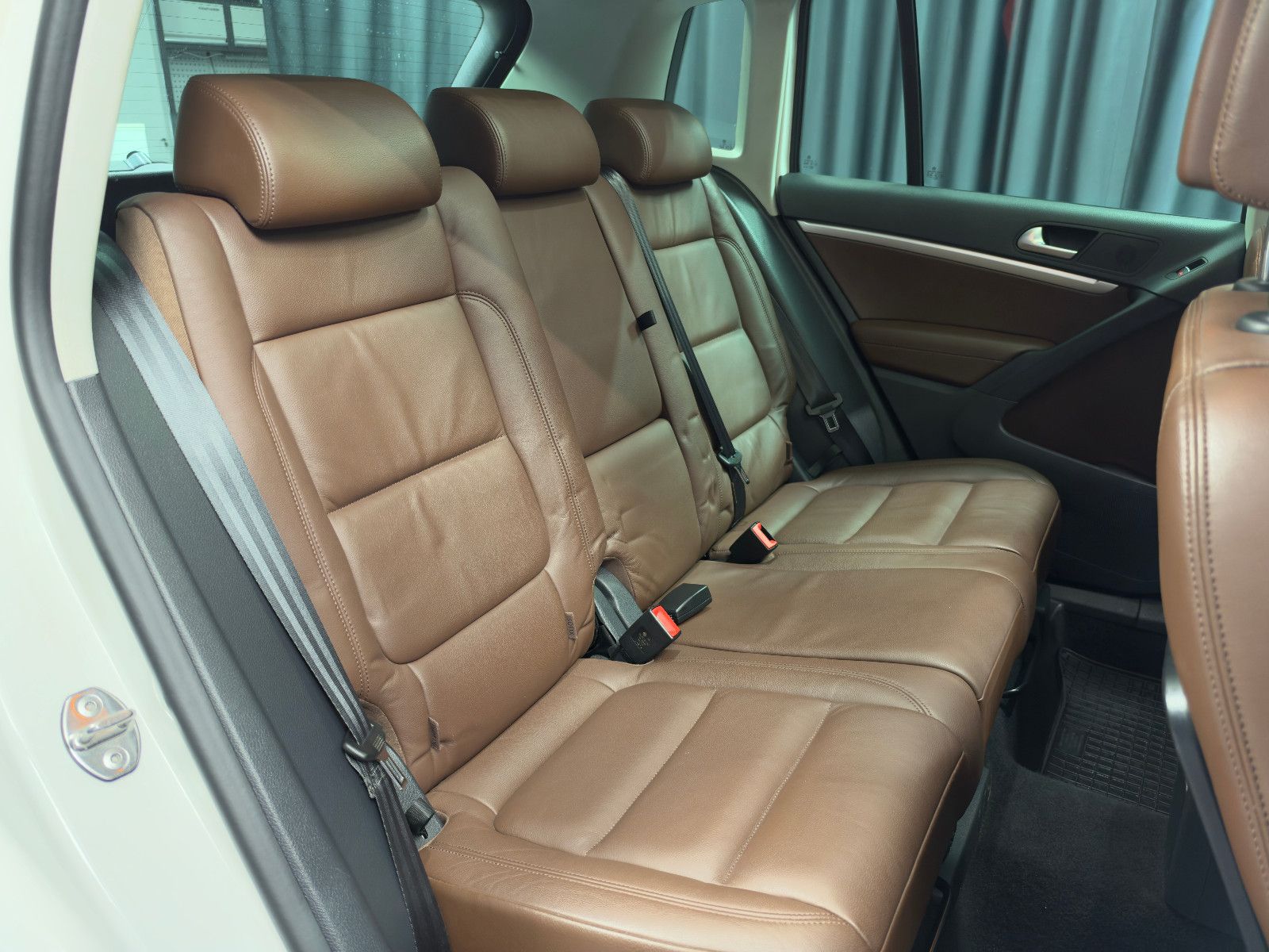 Fahrzeugabbildung Volkswagen Tiguan 2.0 TSI 4MOTION Track&Style |PANO|LEDER