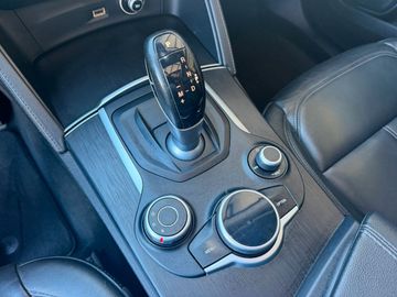 Alfa-Romeo Stelvio - 5