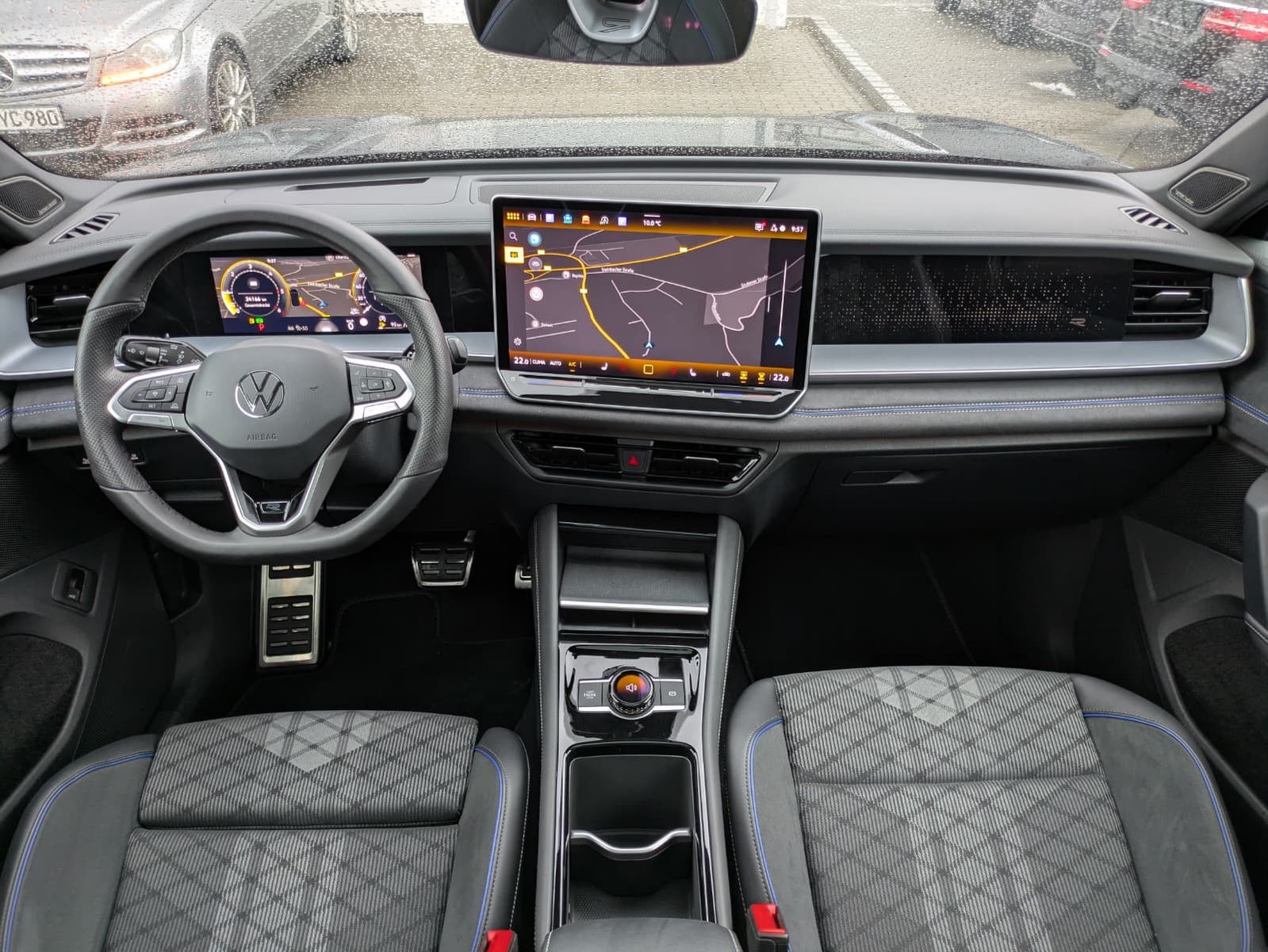 Fahrzeugabbildung Volkswagen Tayron 2.0 TDI 4M R-Line 7Si*MATRIX*AHK*PANO*HUD