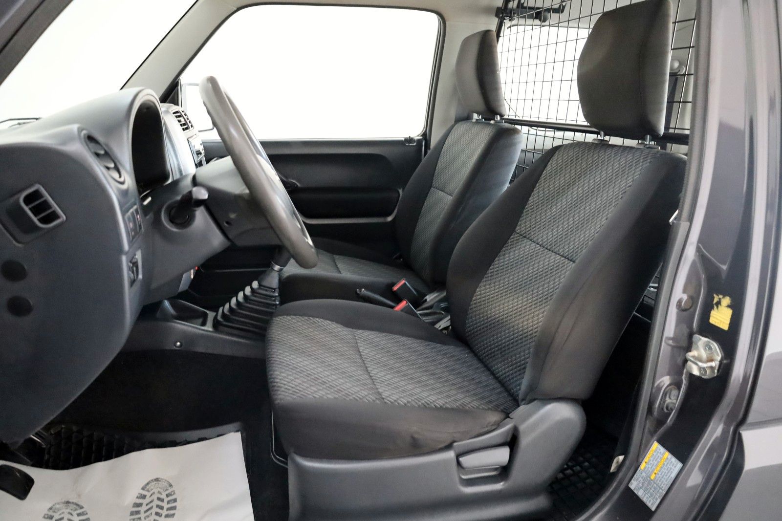 Fahrzeugabbildung Suzuki Jimny Club Modellpflege, 8 fach bereift,AHK