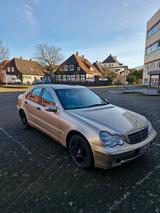 Mercedes-Benz Mercedes 220 CDI - Mercedes-Benz 220 mit Diesel-Antrieb: Limousine, Schaltgetriebe