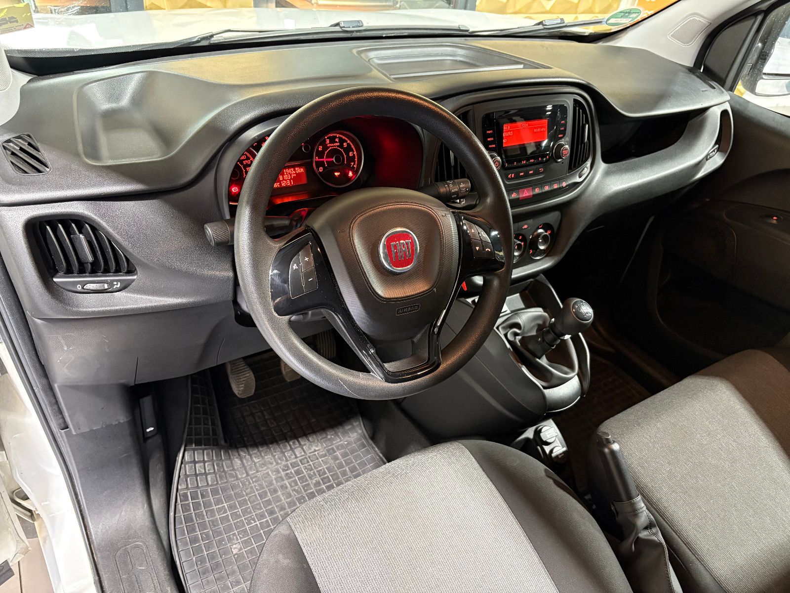 Fahrzeugabbildung Fiat Doblo SX Kasten/3-SITZ/PDC/KLIMA/TEMPOMAT