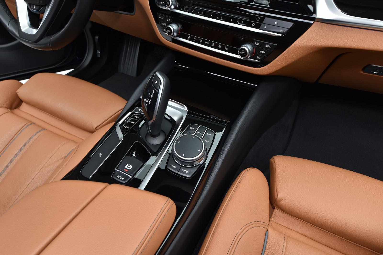 BMW 530D 3.0 265ch SPORT LINE - HUD - CUIR - TOIT PANORAMIQUE - CHAUFFAGE AUXILIAIRE