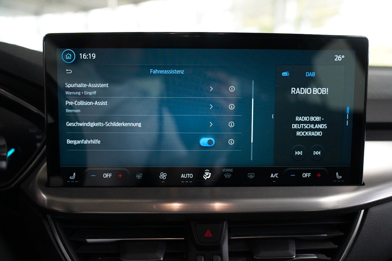 Fahrzeugabbildung Ford Focus Titanium Hybrid, Winter P,. AK  PP vo+hi