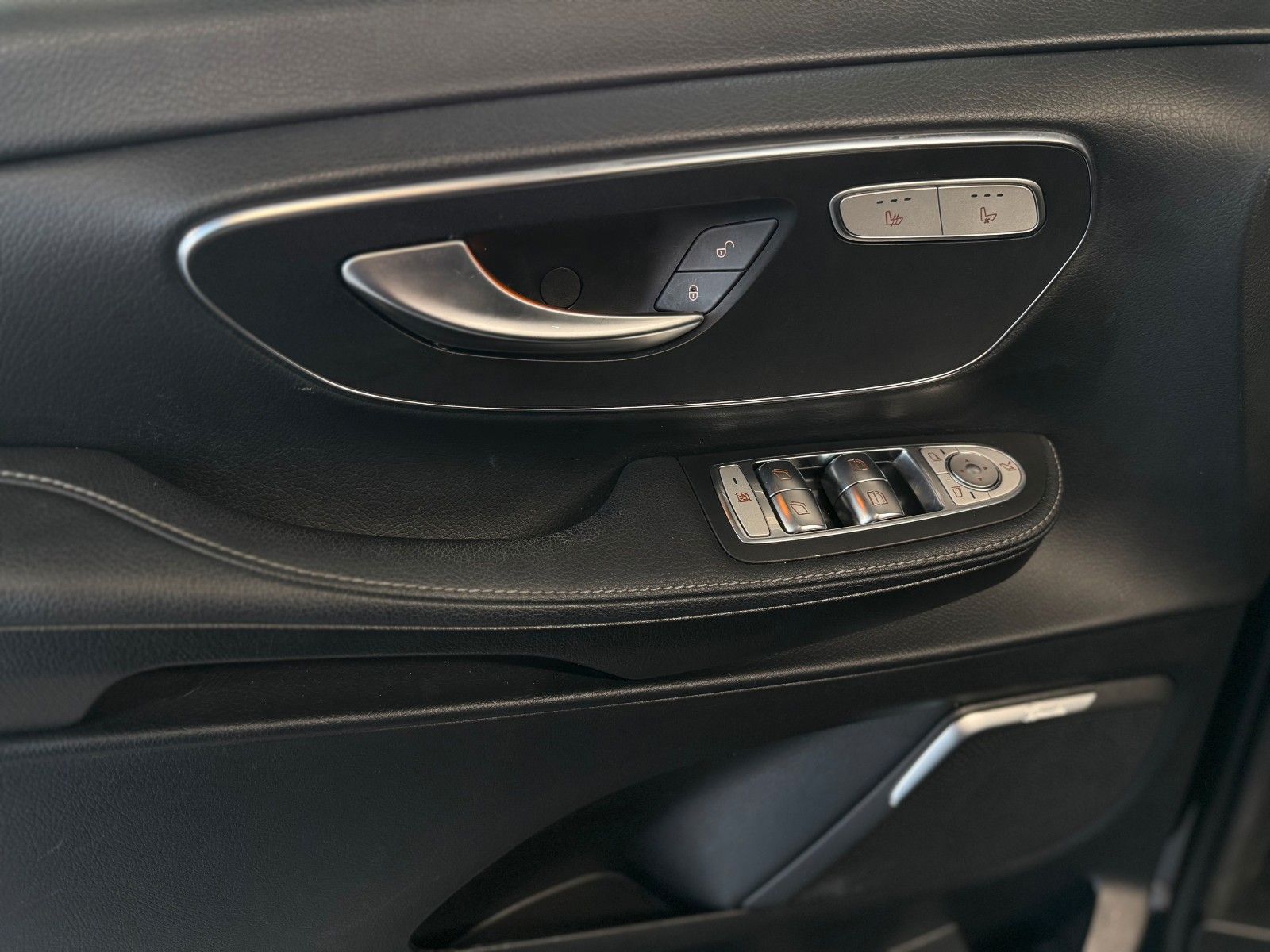 Fahrzeugabbildung Mercedes-Benz V 300d Avantgarde Edition lang "Agility Control"