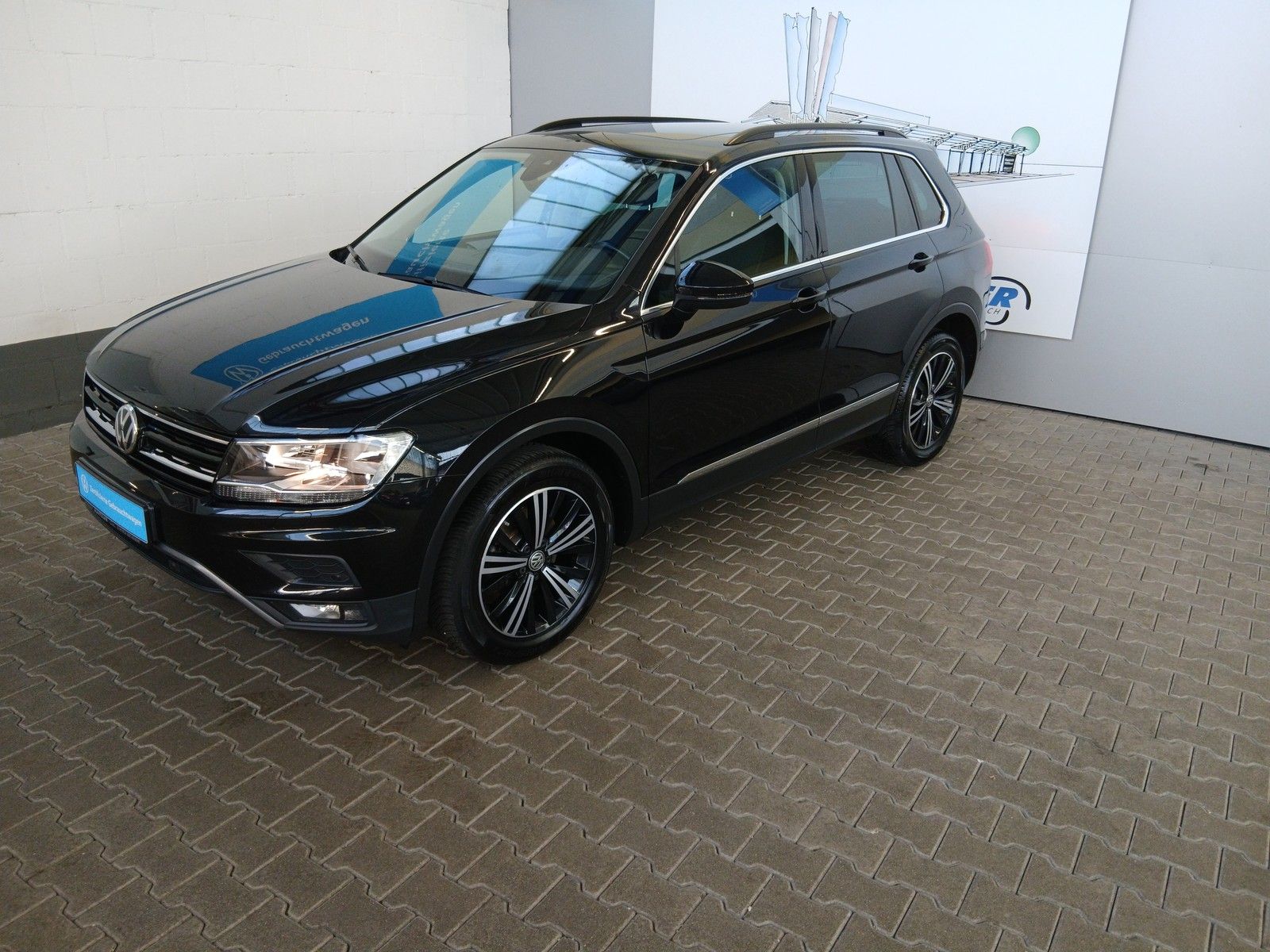Fahrzeugabbildung Volkswagen Tiguan 4 Motion Comfortline +AHK + Light-Assist