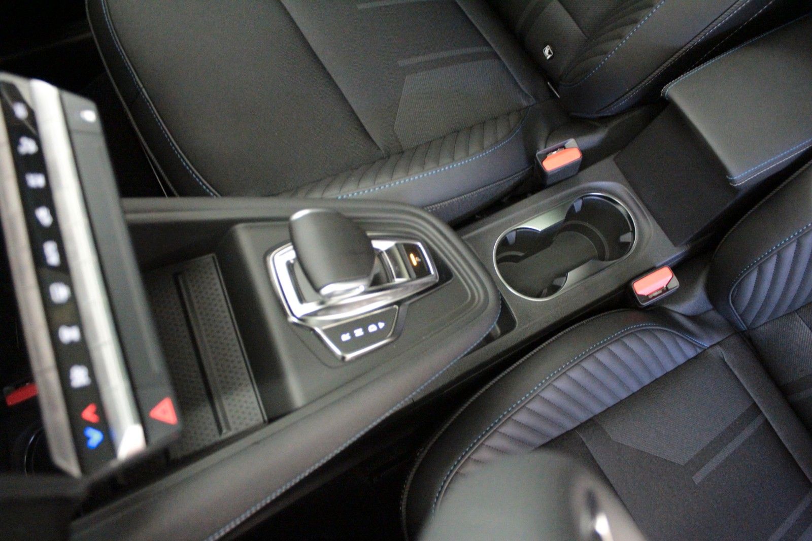 Fahrzeugabbildung Renault Captur Mild Hybrid 160 EDC Esprit Alpine