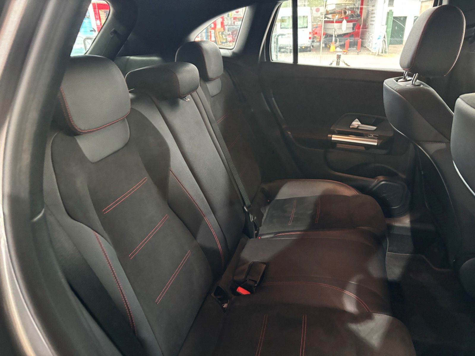Fahrzeugabbildung Mercedes-Benz GLA 220d //AMG LINE//CARBON/KAMERA/MBUX/AHK/SHZ