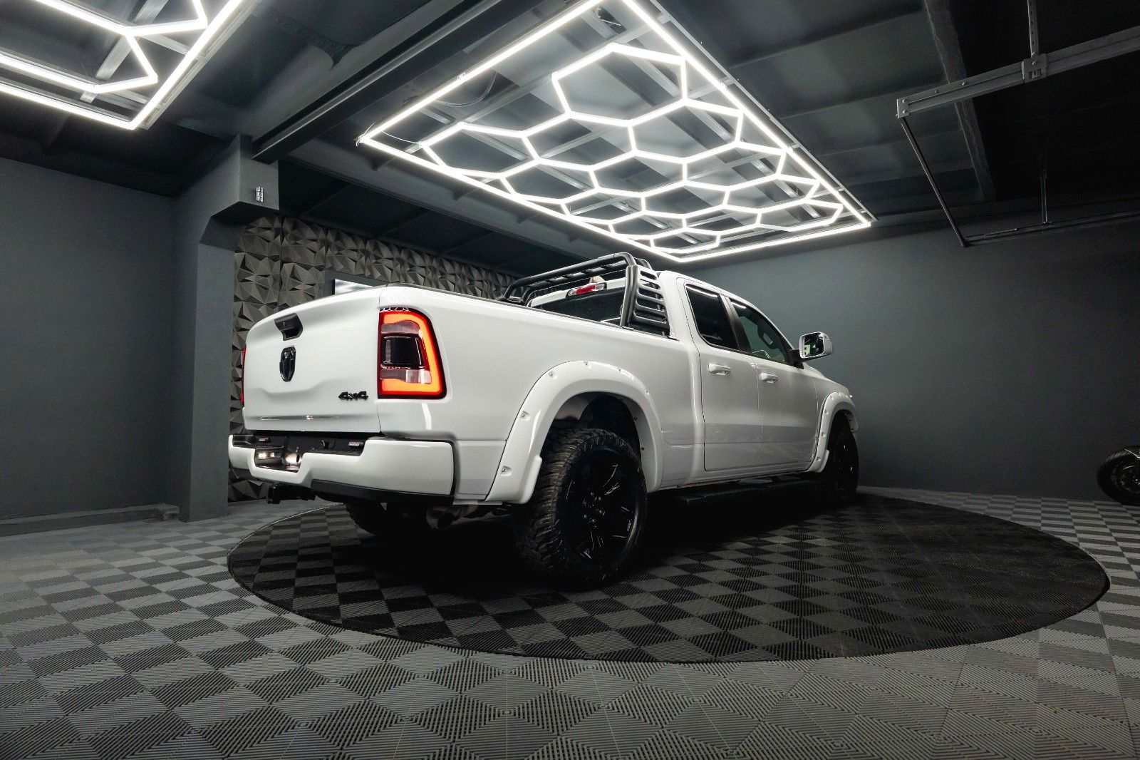 Fahrzeugabbildung Dodge RAM 5.7 V8 HEMI 4x4 OFFROAD LONGBED Limited 19%