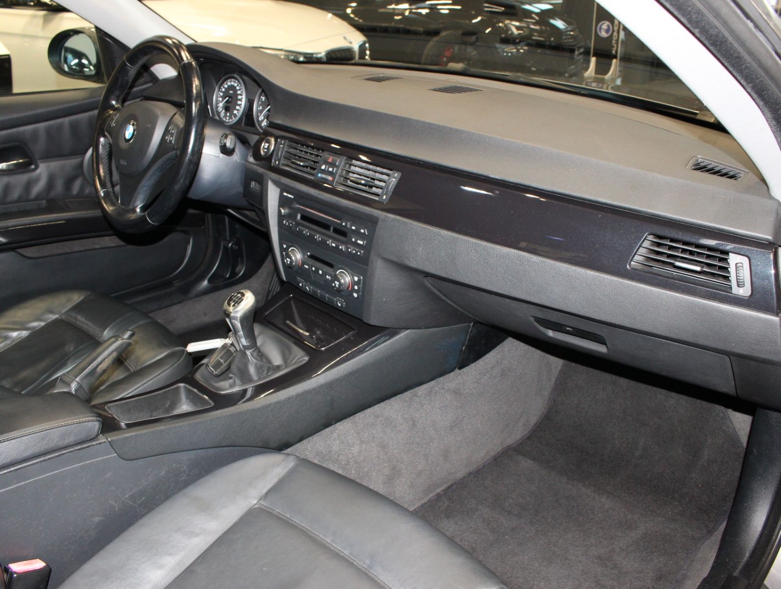 Fahrzeugabbildung BMW 325i Coupe Lagerschaden