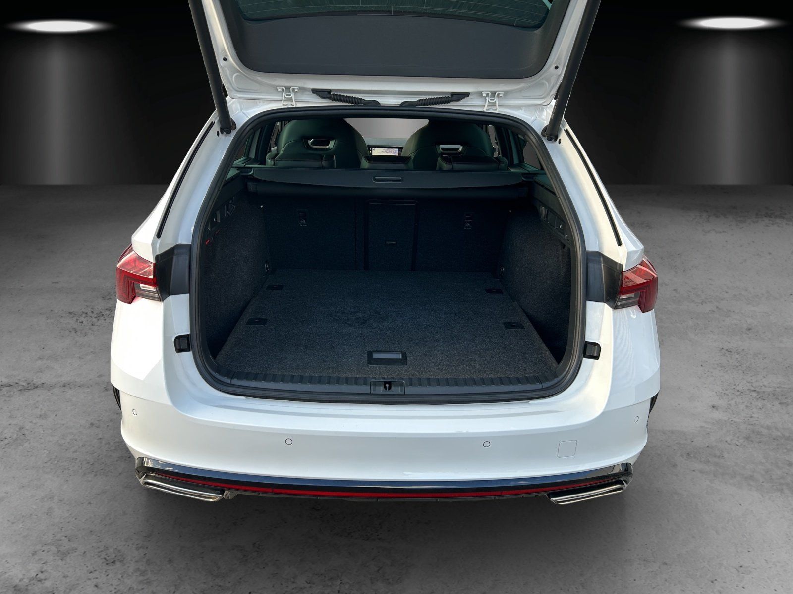 Fahrzeugabbildung SKODA Octavia Combi 2.0 TDI RS+/KAMERA/HUD/ACC/VIRTUAL