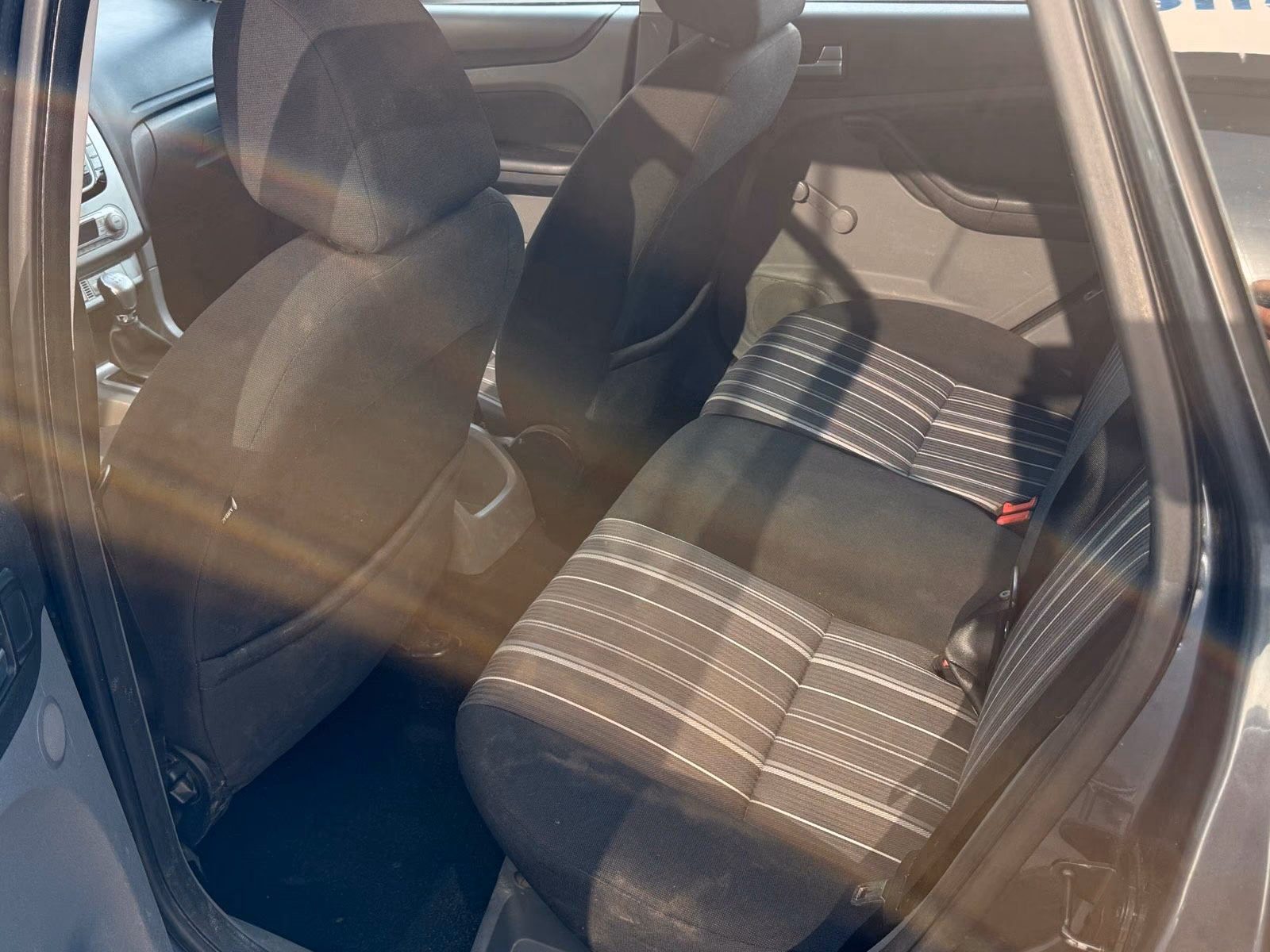 Ford Focus 2010 — photo 11
