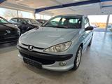 Peugeot 206 Tendance,wenig klm, - gebrauchte Peugeot 206 aus dem Jahr 2001
