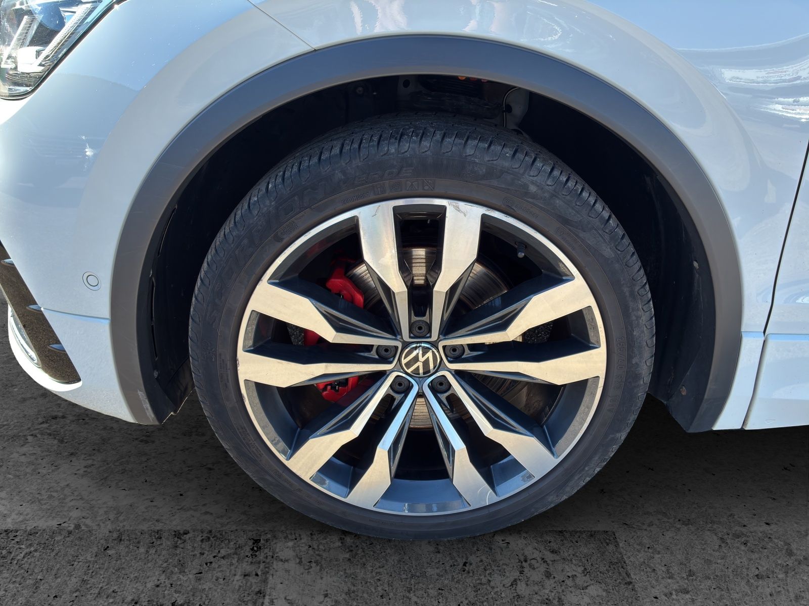 Fahrzeugabbildung Volkswagen Tiguan TDI R-Line DSG 4M Matrix Navi AID ACC RFK