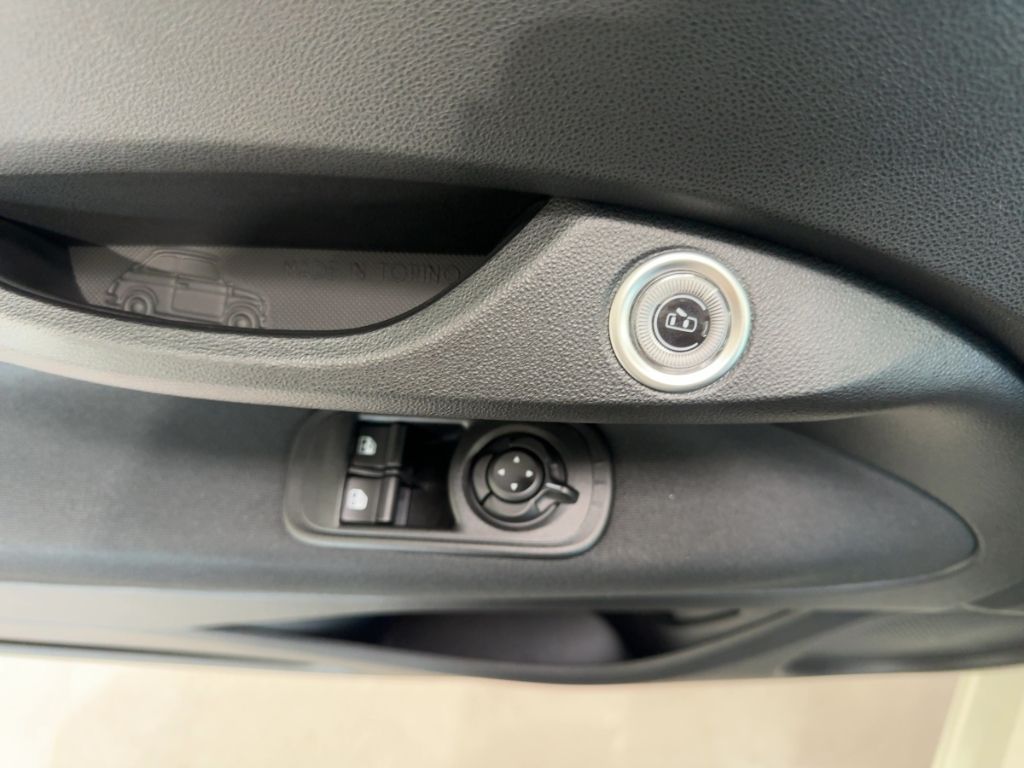 Fahrzeugabbildung Fiat 500 1.0 Icon Hybrid Cabrio,K-Paket, LMF, PDC, Rü