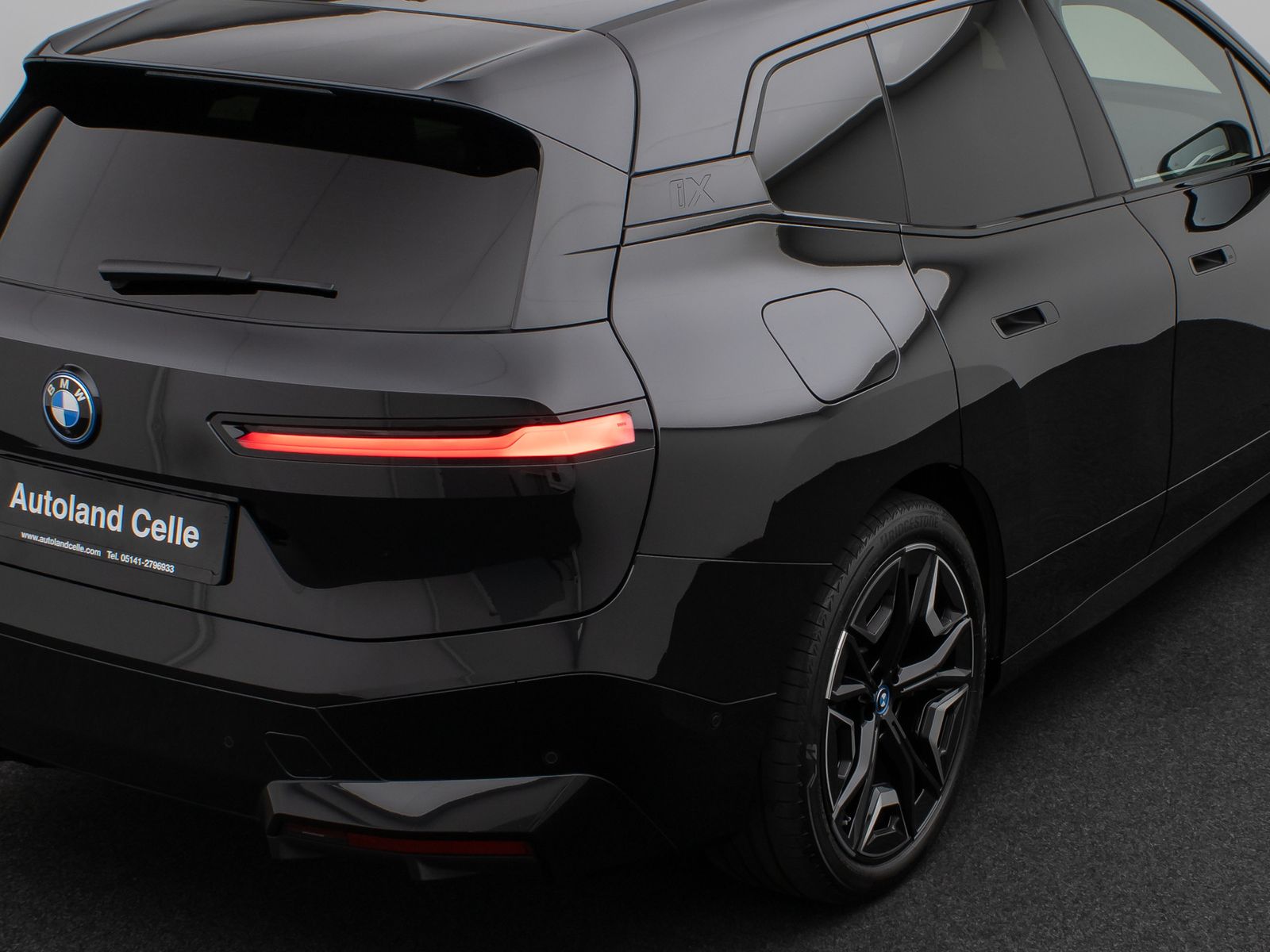 Fahrzeugabbildung BMW iX xD40 Laser 360°DAB H/K SoftCl ACC AHK Sport