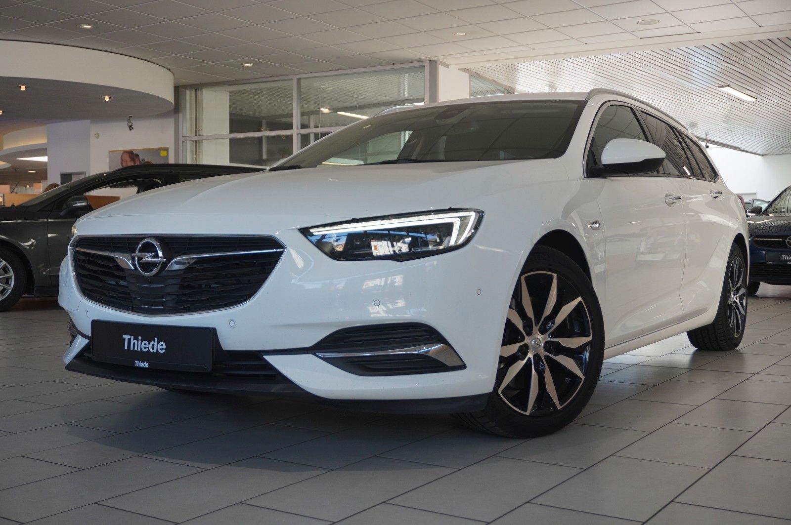 Fahrzeugabbildung Opel Insignia B ST 2.0D INNOV. 4X4 NAVI/LED/360°/HUD