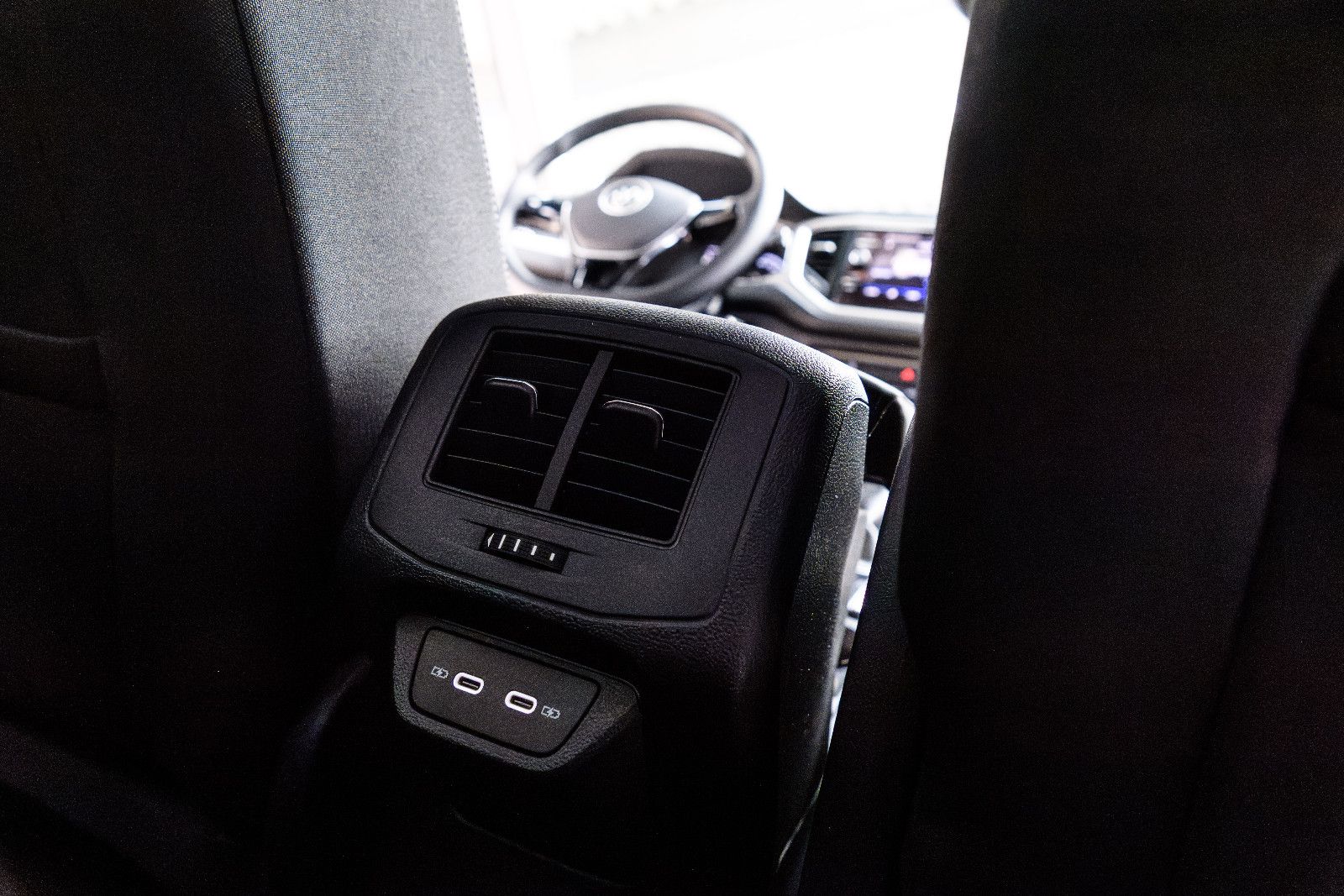 Fahrzeugabbildung Volkswagen T-Roc Style +Bicolor +Navi *GJR+SHZ+LANE ASS