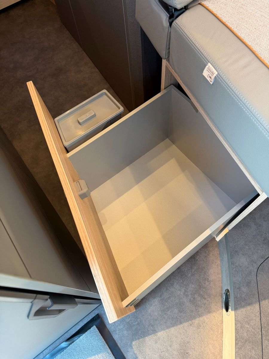 Fahrzeugabbildung Malibu Van Family 4 GT 640 RB Aufstelldach MJ26 lucca