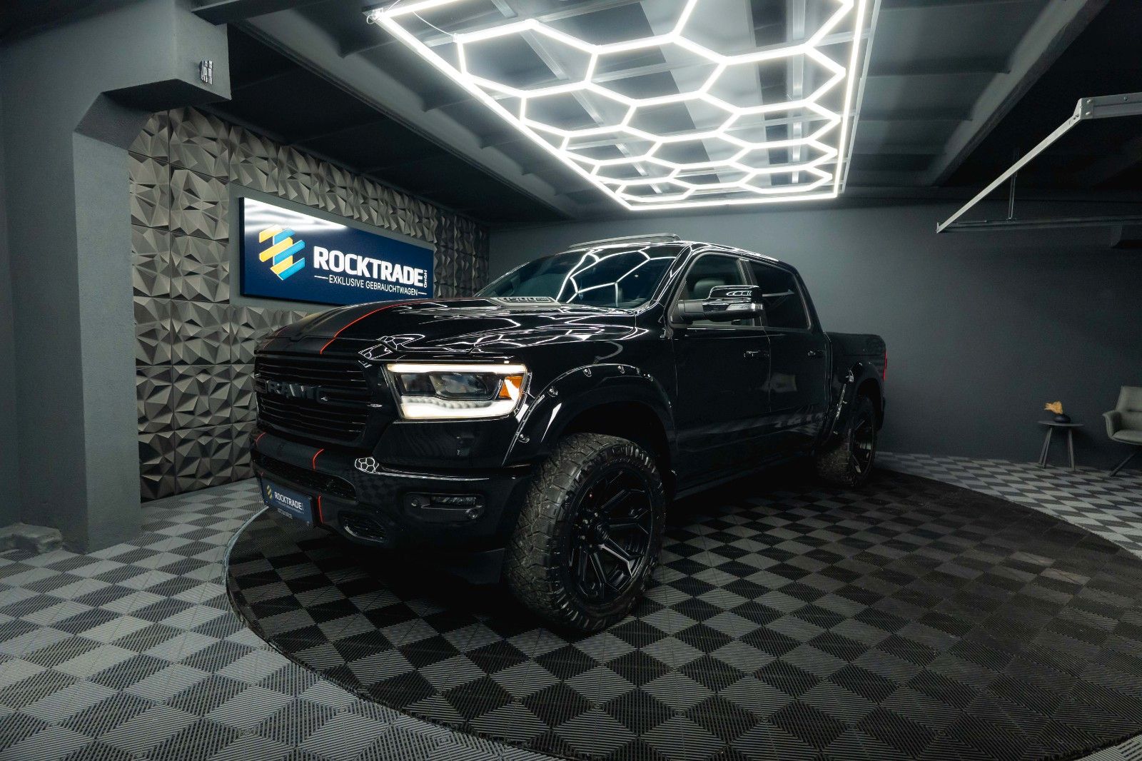 Fahrzeugabbildung Dodge RAM 5.7 V8 HEMI 4x4 NIGHT LARAMIE *Pano*RAMBOX*
