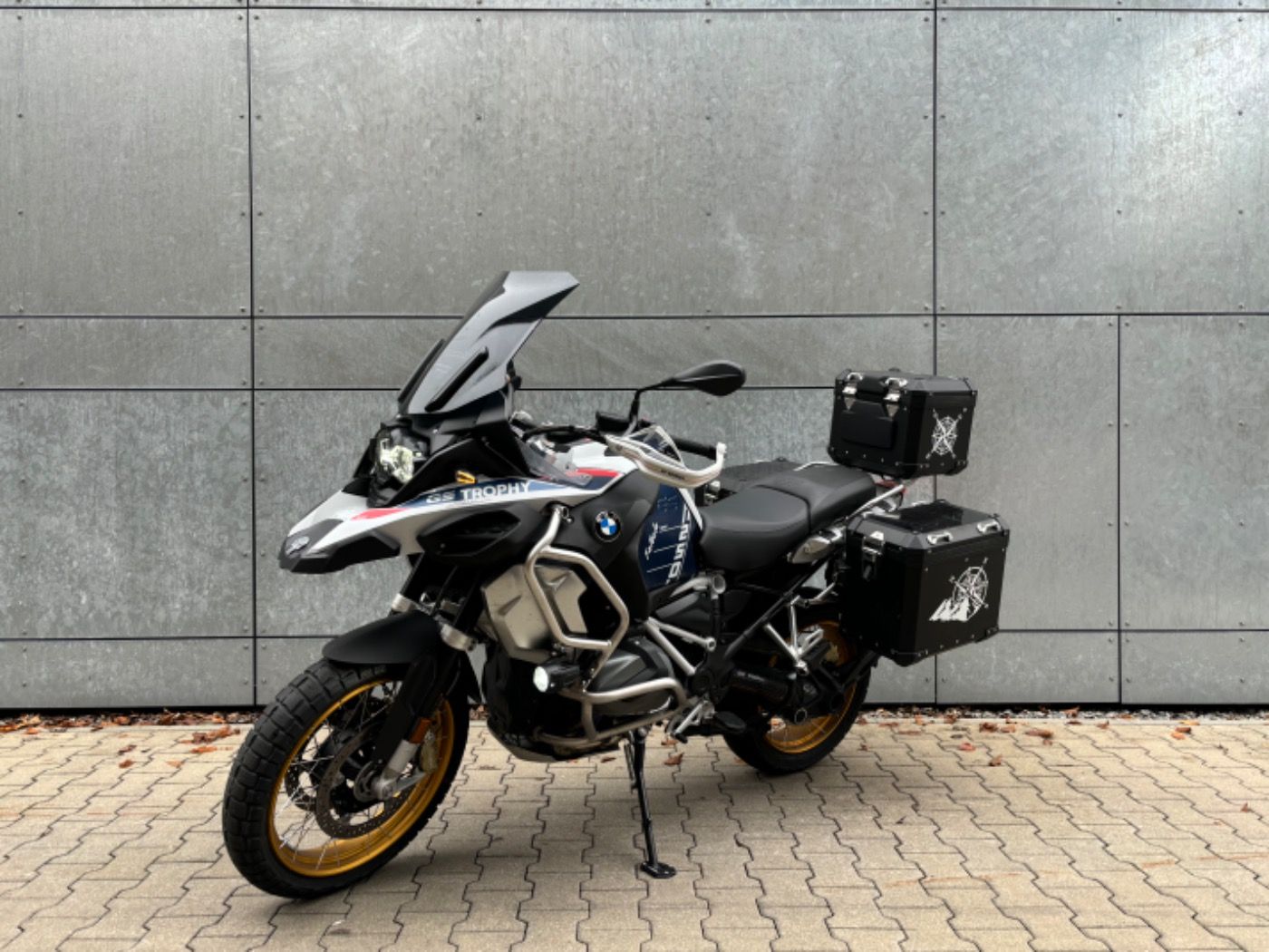 Fahrzeugabbildung BMW R 1250 GS Adventure Trophy Öl Inclusiive 5/50000