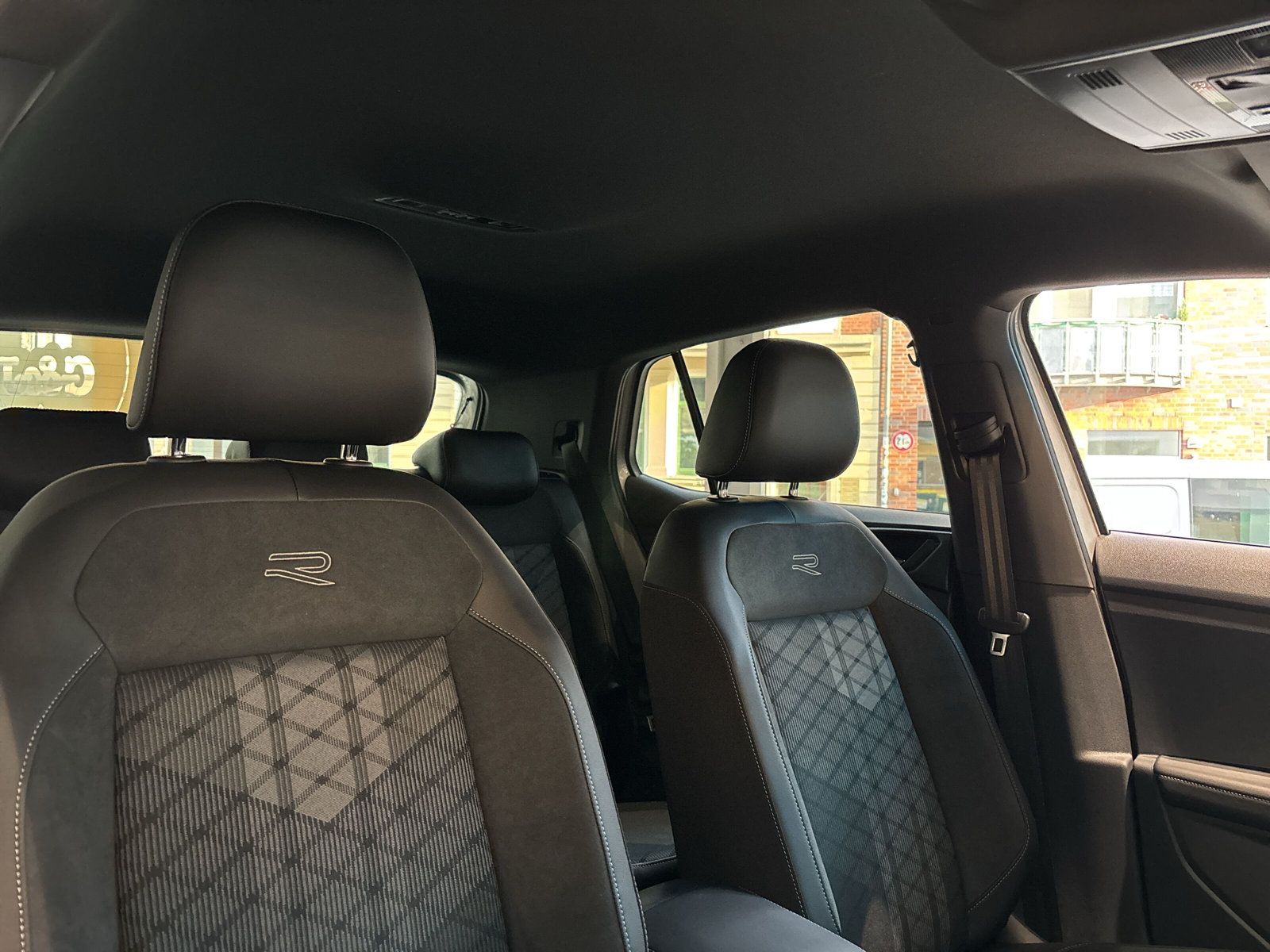 Fahrzeugabbildung Volkswagen T-Cross 1.0 TSI R-Line AHK Kamera Navi AppConnec