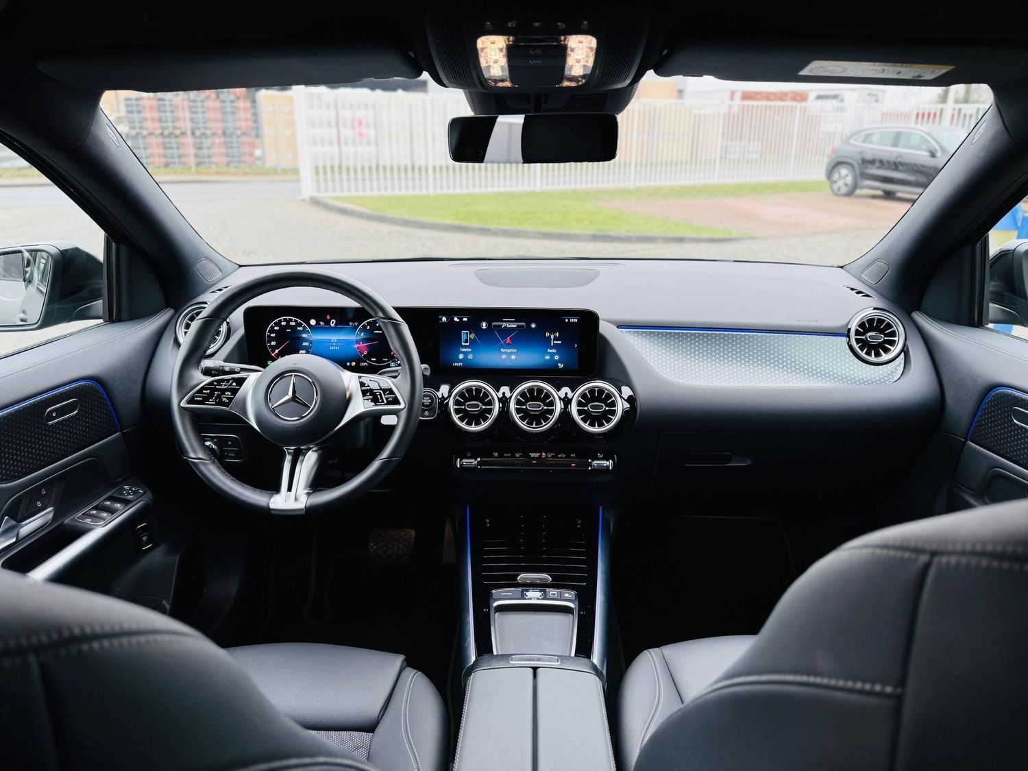 Fahrzeugabbildung Mercedes-Benz GLA 180 PROGRESSIVE Advanced NIGHT, EasyPack, RF