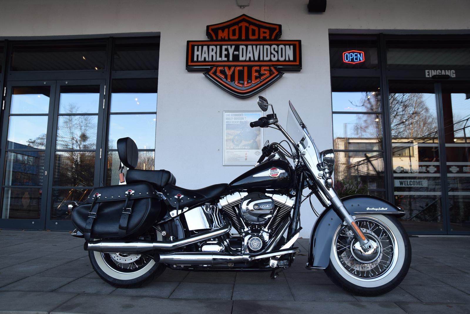 Harley-Davidson FLSTC Heritage Classic mit Kesstech Auspuff